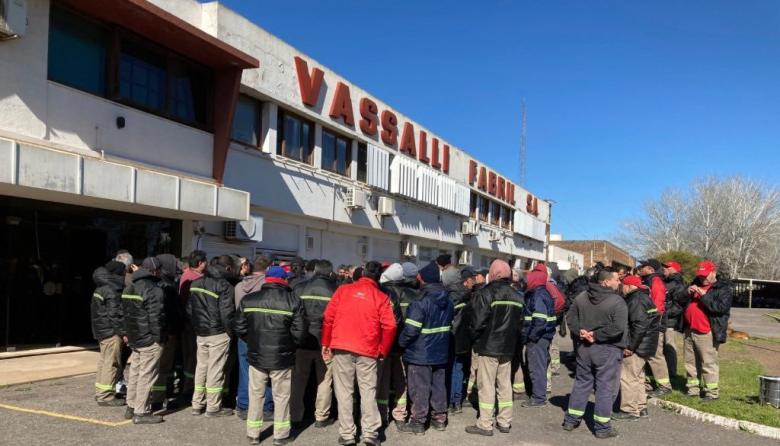 Crece el conflicto en Vassalli: trabajadores enfrentaron a Arietto y la UOM denuncia maniobras patronales