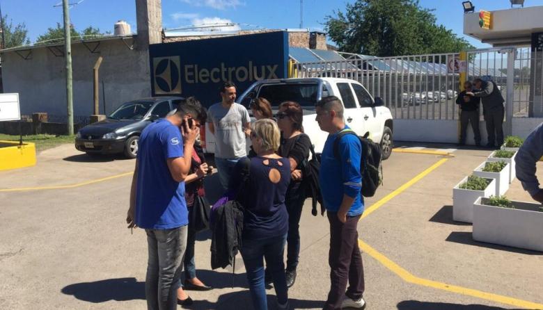 Fuerte ajuste en Electrolux: de 700 empleados a 200 y un nuevo plan de retiros voluntarios