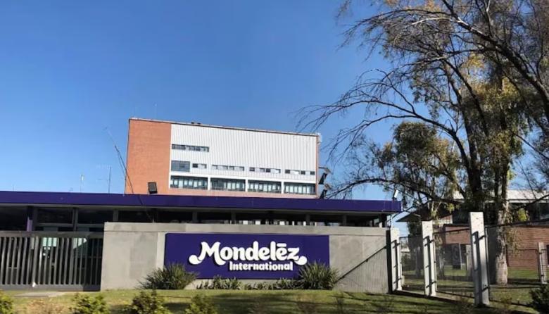 Por la caída de la demanda, Mondelez detiene por primera vez su producción en Pacheco y envía a más de 2.300 trabajadores a vacaciones y licencia
