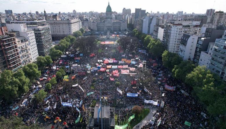 La UBA alert&oacute; por el derrumbe salarial y presupuestario: m&aacute;s de 10 mil docentes dejaron sus cargos