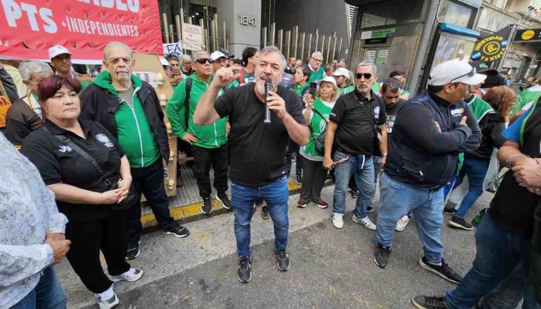 ATE Marchó al Congreso y Repudió la Represión: "Defendemos con Uñas y Dientes a Nuestros Jubilados"