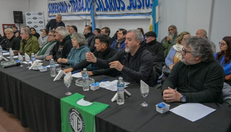El sindicalismo se reagrupa y lanza su primer desafío a Sturzenegger: nace un nuevo frente de lucha