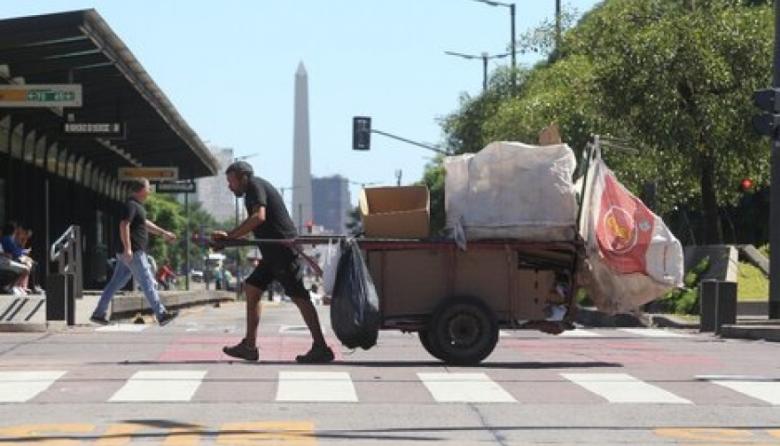 Las familias porteñas necesitaron casi 1.100.000 pesos en febrero para no caer bajo la línea de pobreza
