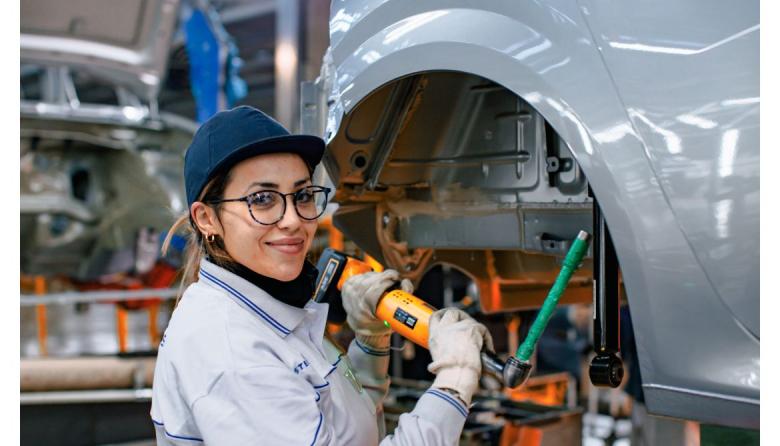 Stellantis volver&aacute; a frenar su planta de El Palomar y suspender&aacute; personal durante dos semanas