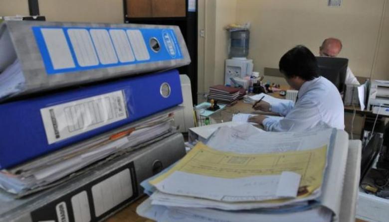 El 94% de los estatales aprobó los exámenes de idoneidad, pero continúan los despidos en el sector público