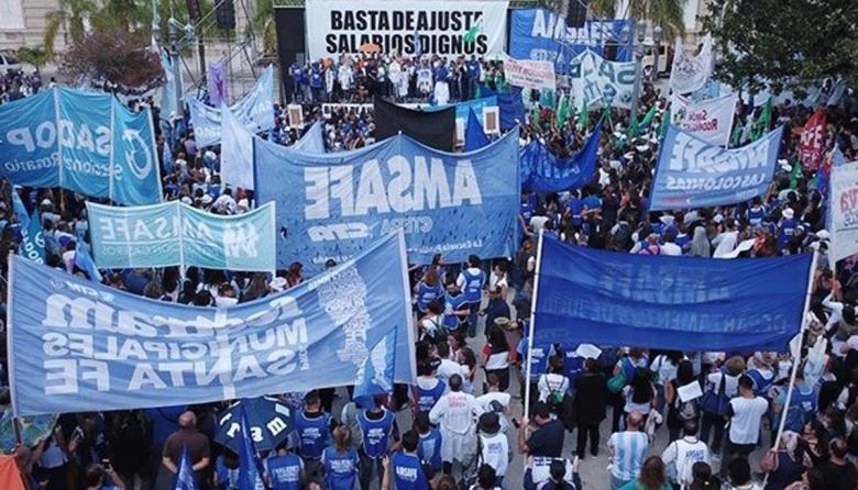 Docentes santafesinos denuncian p&eacute;rdida salarial y acusan al gobierno de Pullaro de aplicar un &ldquo;ajuste&rdquo; en el sector