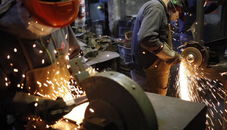 La industria sigue en recesión: más empresas reportan caídas que mejoras