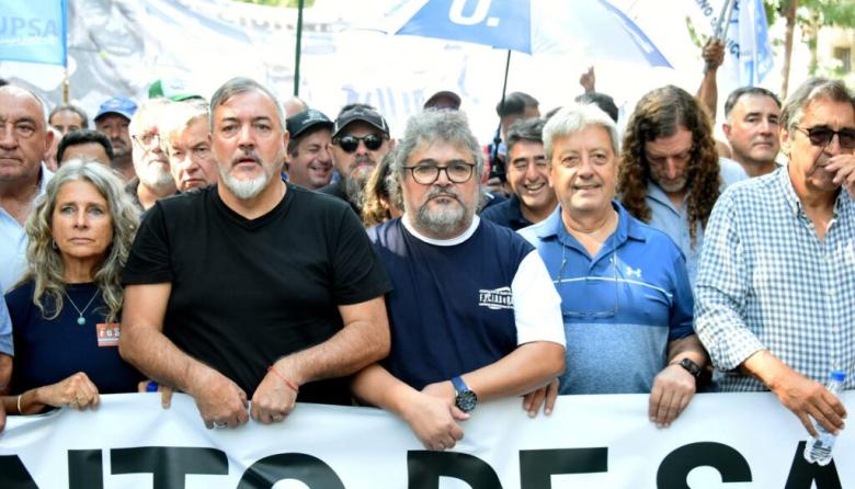 Aceiteros convocan a un paro nacional y endurecen el conflicto contra la Reforma Laboral