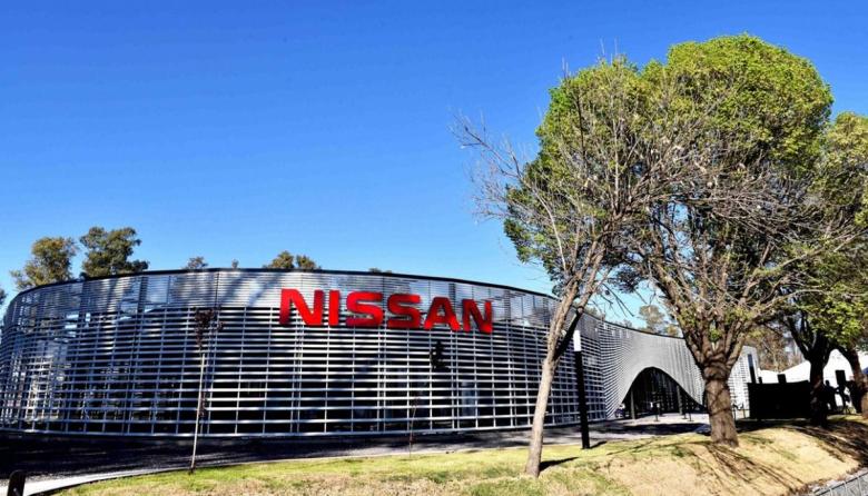 Nissan deja de fabricar autos en Argentina: se produjo la última pick-up Frontier y 300 trabajadores esperan su reubicación