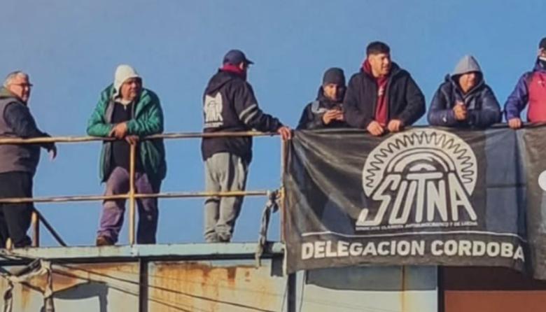 Tras m&aacute;s de 100 d&iacute;as de acampe, trabajadores de Neum&aacute;ticos Ruiz esperan la reapertura de la planta en C&oacute;rdoba