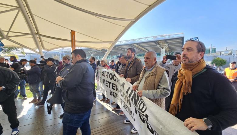 Gremios aeronáuticos marchan a Aeroparque en defensa del sector y advierten: “La aviación comercial está en situación crítica”