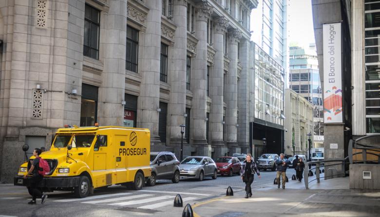 Semana corta para los bancos: sólo abrirán tres días