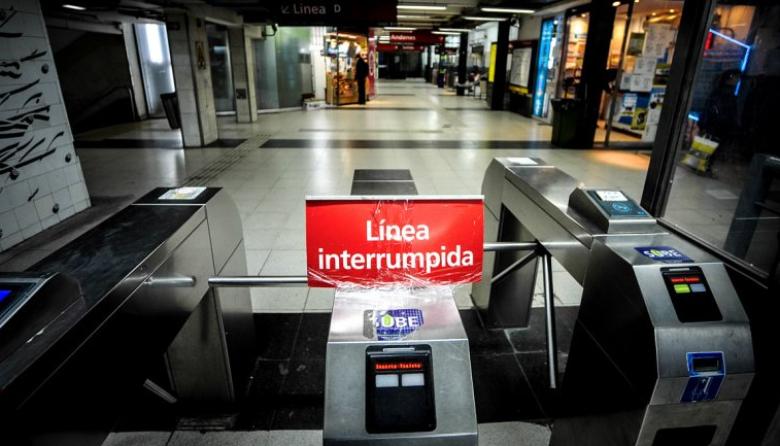 Metrodelegados liberaron molinetes en la L&iacute;nea B y escalan el conflicto con Emova por sanciones y descuentos salariales