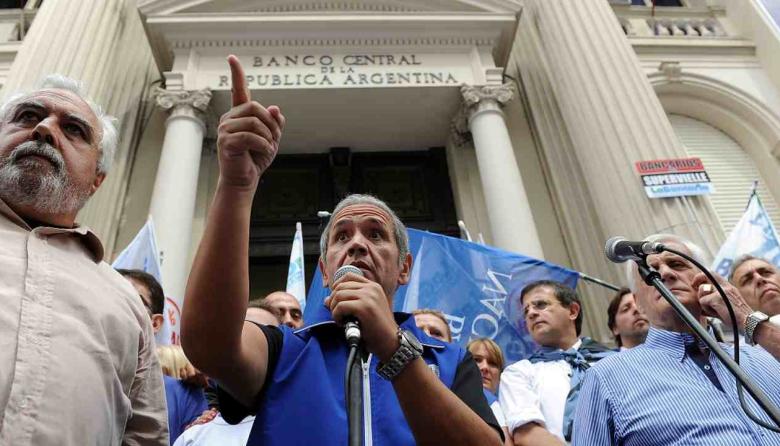 Los bancarios acordaron una actualizaci&oacute;n salarial del 16,8% en el semestre y el sueldo inicial super&oacute; los $2,4 millones