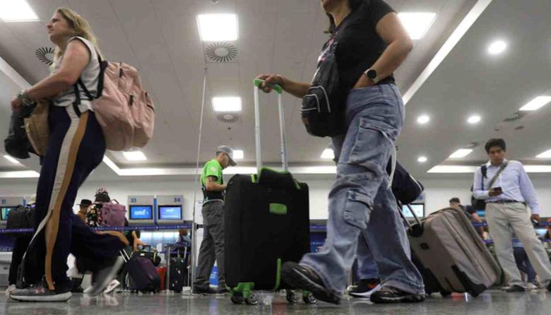 Viajar al exterior se abarata y se dispara el éxodo argentino: aumentan 20% las ventas de paquetes a Chile, Brasil y Miami