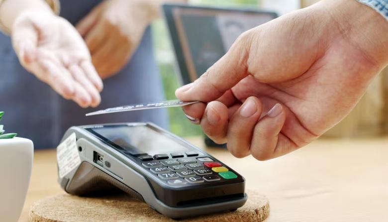 El ingreso disponible volvi&oacute; a caer en marzo y ya acumula una p&eacute;rdida del 12% desde la llegada de Milei