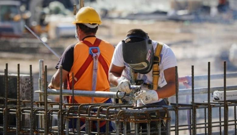 Crece el trabajo en negro disfrazado de monotributo: más de medio millón de empleados figuran como independientes