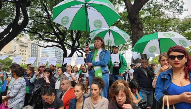 Protestas frente a Capital Humano por despidos: organizaciones sociales y sindicales exigen reincorporaciones y rechazan el ajuste