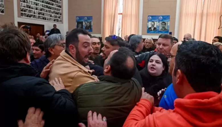 Esc&aacute;ndalo en el Concejo Deliberante de Mar del Plata: una discusi&oacute;n por las aplicaciones de transporte termin&oacute; a las trompadas