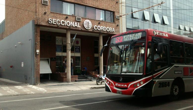 Crisis en el transporte urbano de C&oacute;rdoba: advierten recortes de recorridos y se profundiza el conflicto salarial
