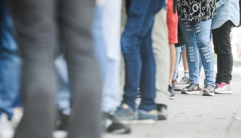 Leve repunte del empleo registrado en febrero, pero persisten señales de alerta en el mercado laboral