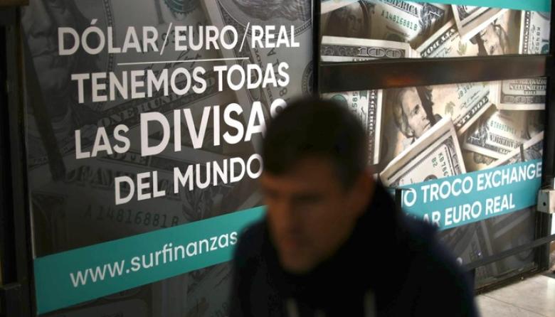 Fuerte escalada del dólar en una semana marcada por tensiones cambiarias